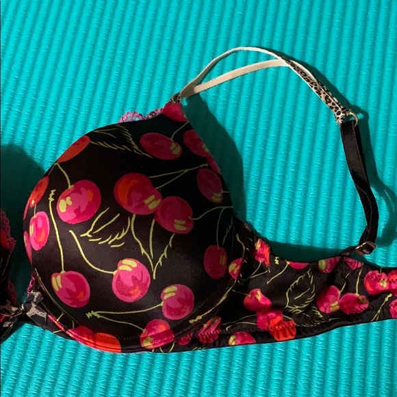 Victorias Secret Bras - Picture 8 of 8